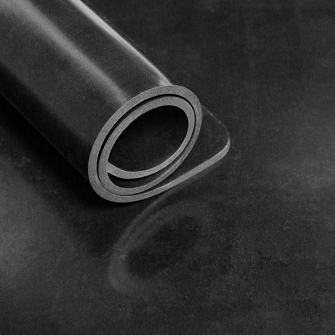 Svart hoprullad gummiduk Viton FKM 70 Shore A